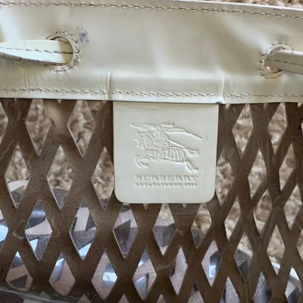 Gorgeous large Burberry translucent drawstring bag - Picture 5 of 9